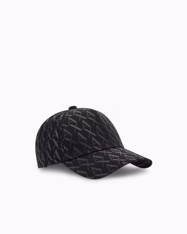 Gorro con visera y logo por toda la prenda
