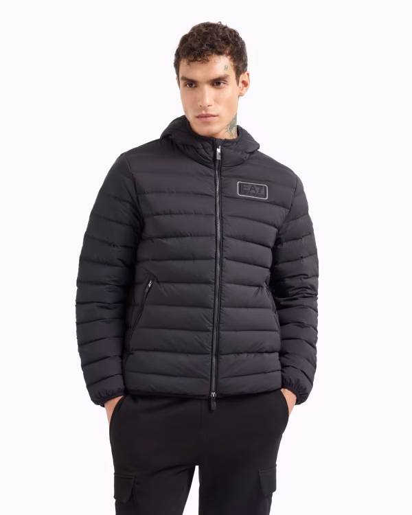 Chaqueta de plumas con capucha de tejido técnico